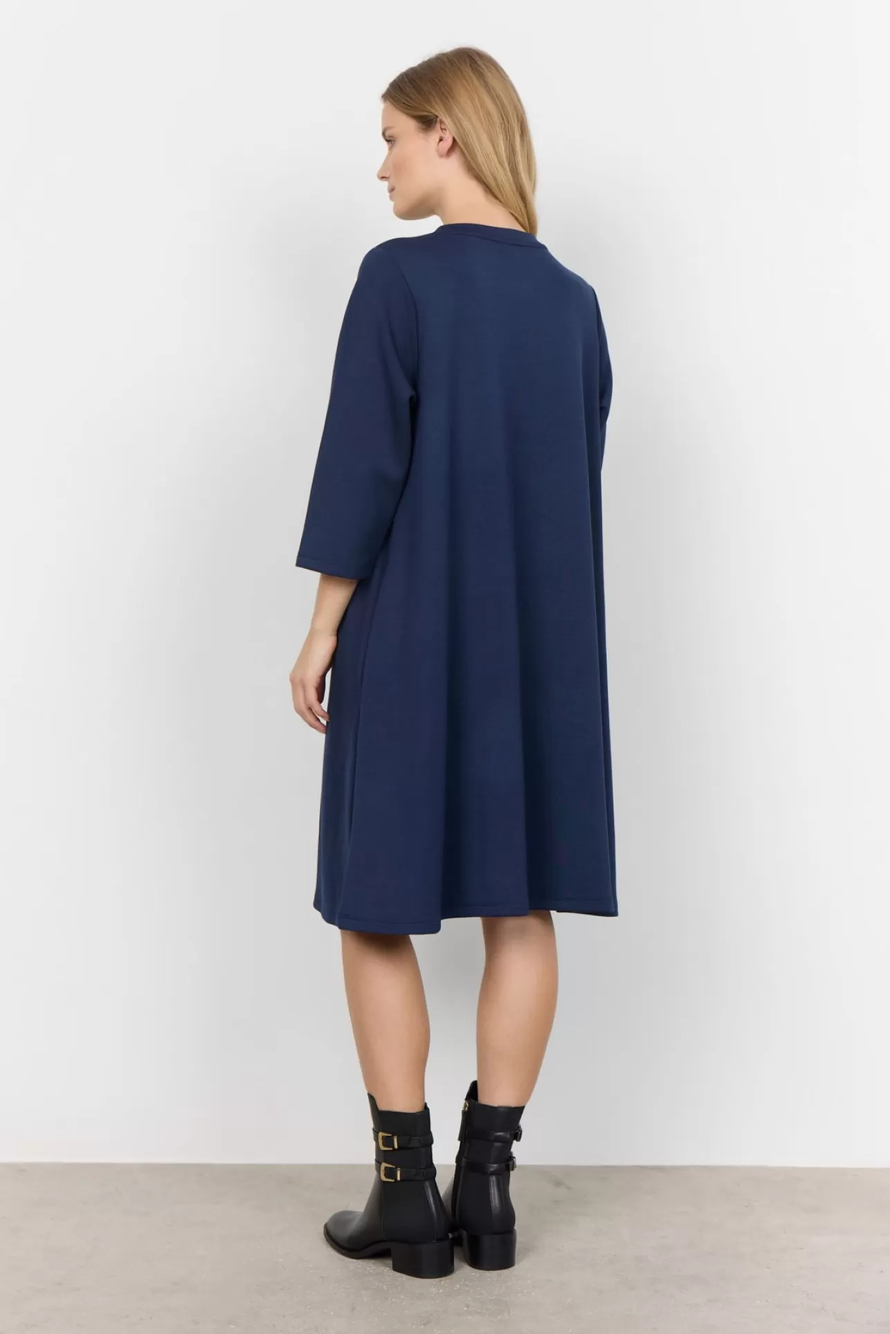 scbanu_155_klnning_mrkbl_3-1.webp Soyaconcept SC-BANU 155 Klänning