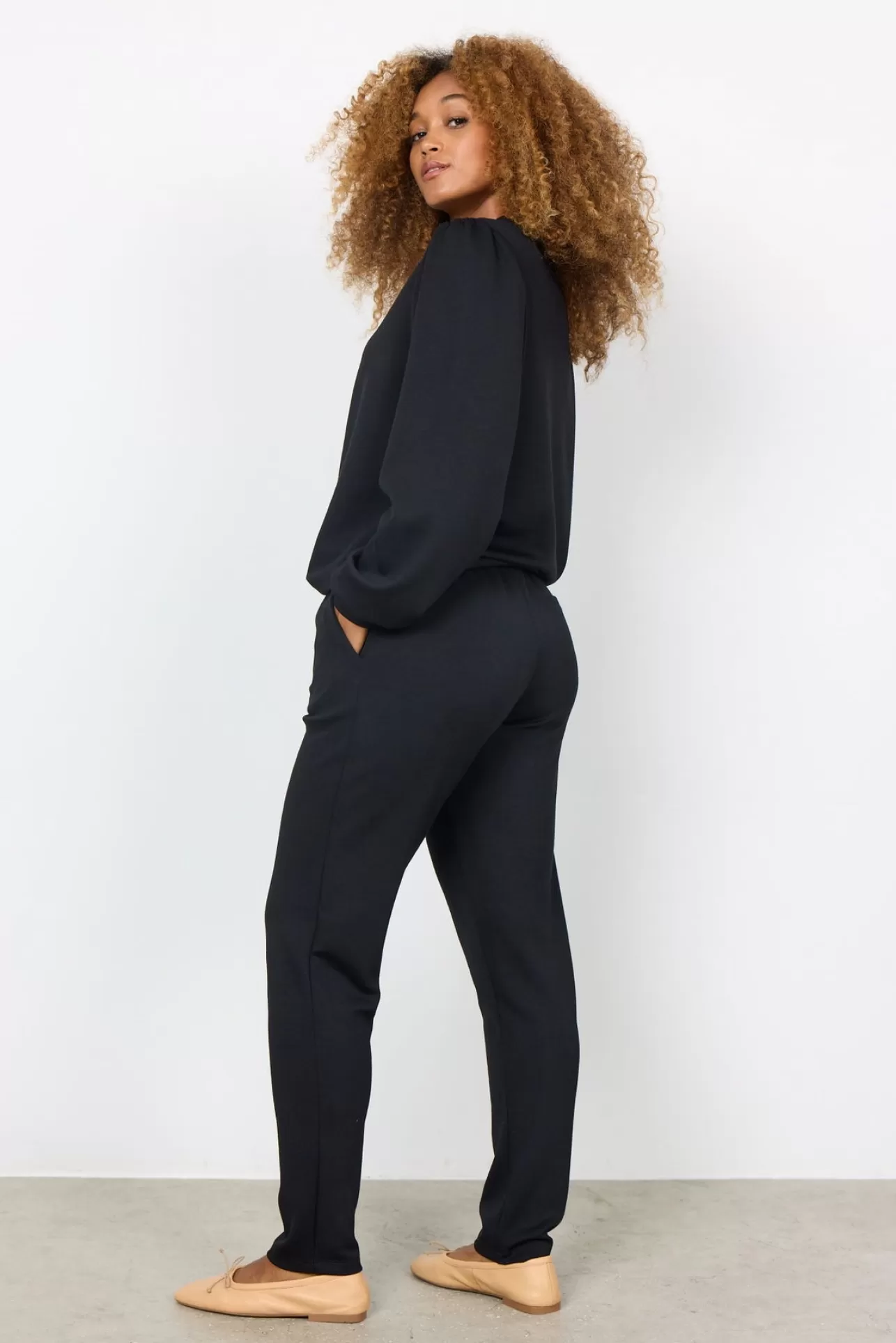 scbanu_157_byxor_svart_3-2.webp Soyaconcept SC-BANU 157 Byxor