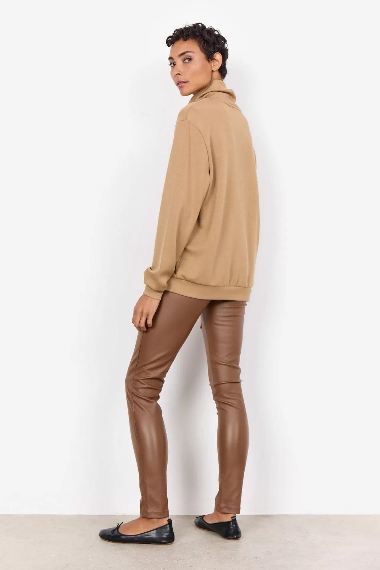 scbanu_196_sweatshirt_camel_3-2.webp Soyaconcept SC-BANU 196 Sweatshirt