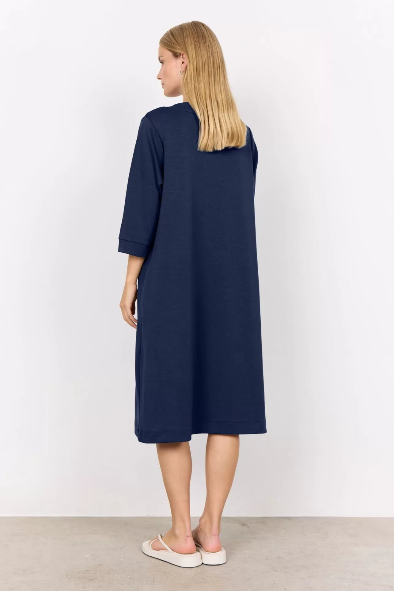 scbanu_197_klnning_mrkbl_3-2.webp Soyaconcept SC-BANU 197 Klänning