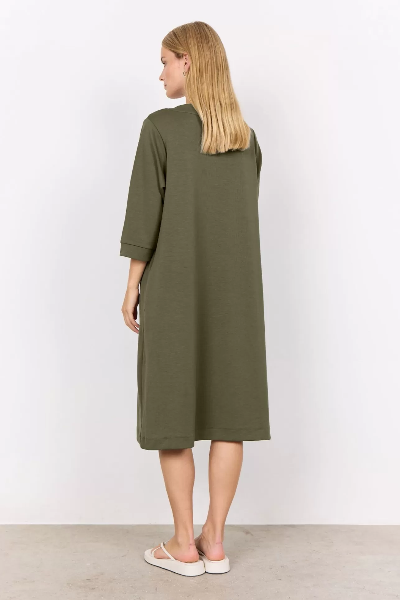 scbanu_197_klnning_oliv_3-1.webp Soyaconcept SC-BANU 197 Klänning