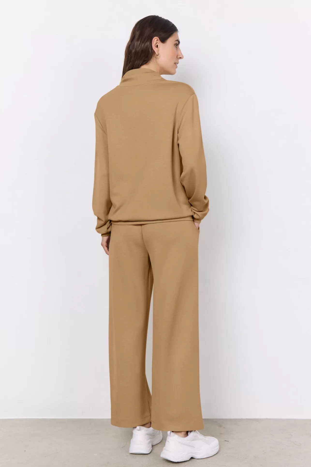 scbanu_33_byxor_camel_3-1.webp Soyaconcept SC-BANU 33 Byxor