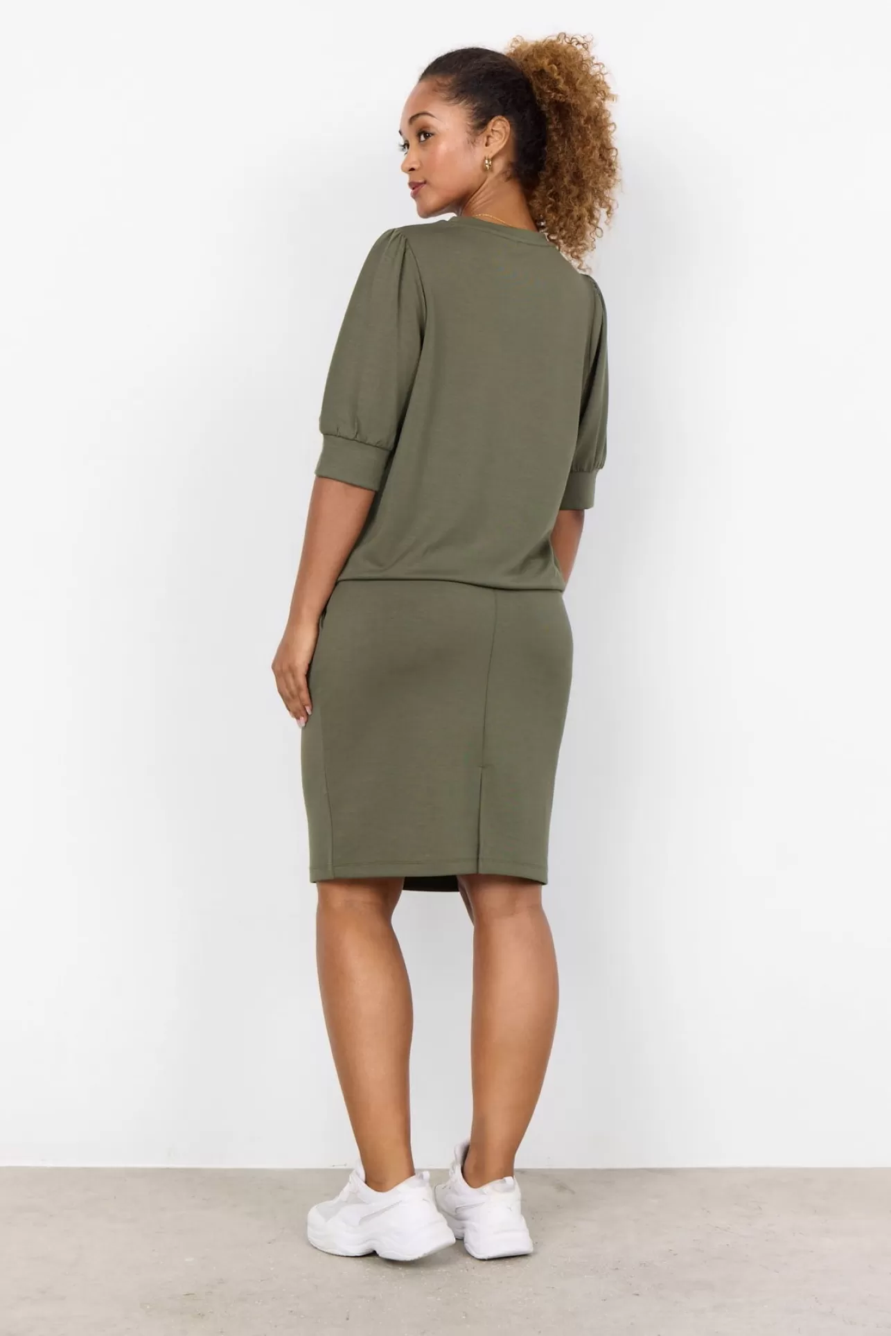 scbanu_83_blus_oliv_3-4.webp Soyaconcept SC-BANU 83 Blus