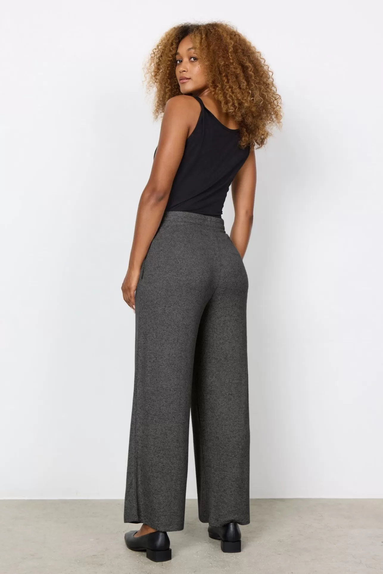 scbiara_74_byxor_mrkgr_3-1.webp Soyaconcept SC-BIARA 74 Byxor