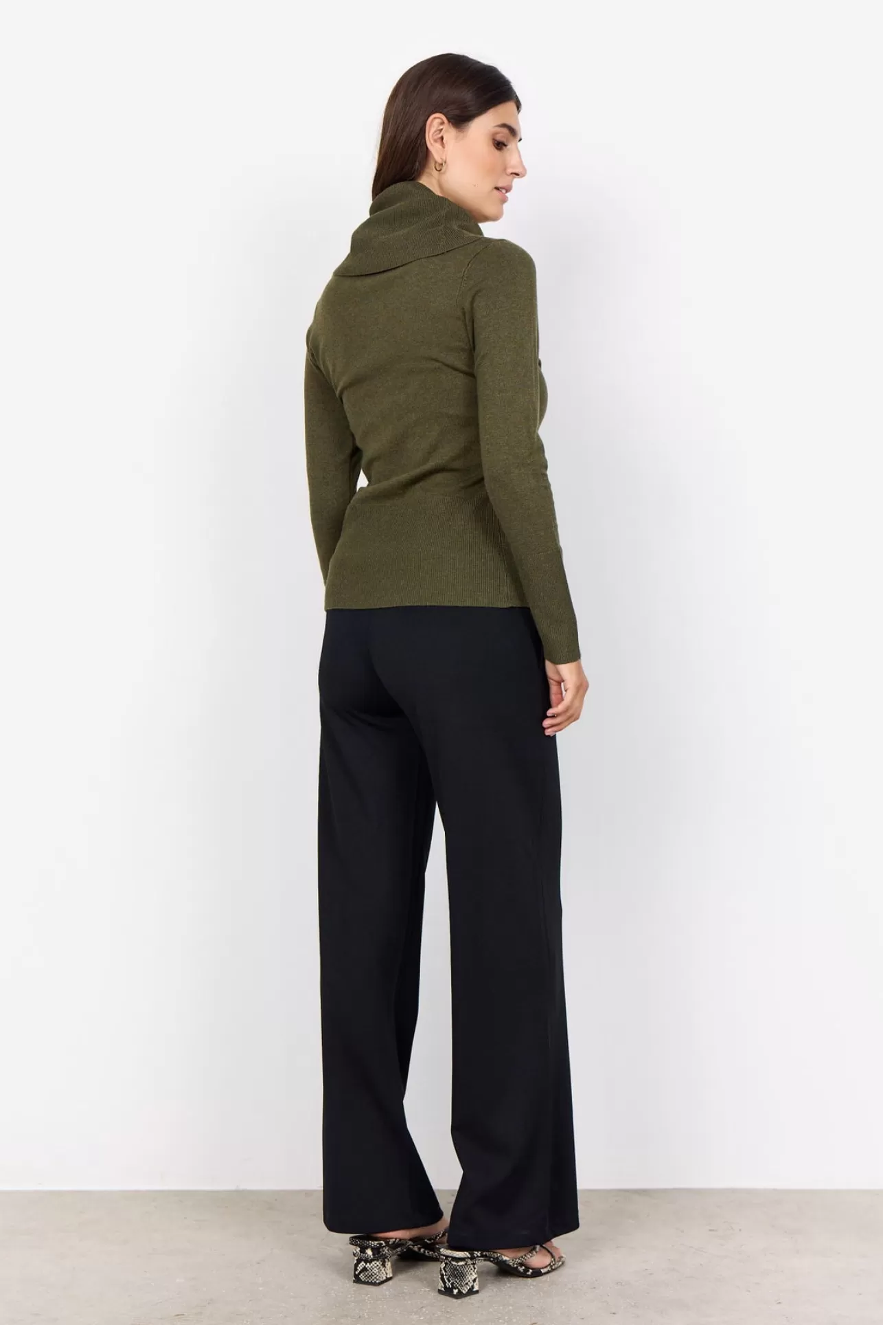 scdollie_305_pullover_oliv_3-1.webp Soyaconcept SC-DOLLIE 305 Pullover