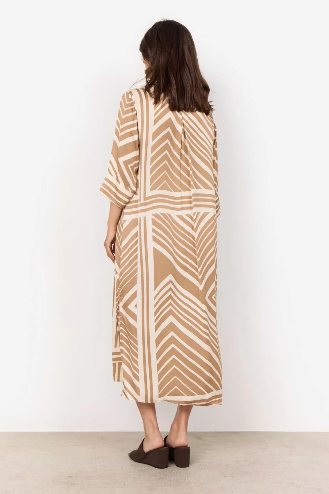 scfaro_4_klnning_camel_3-1.webp Soyaconcept SC-FARO 4 Klänning