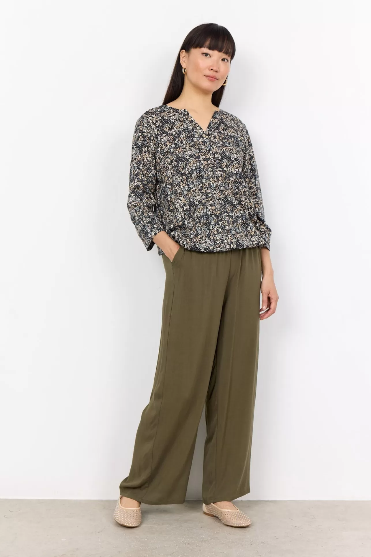 scfelicity_aop_468_blus_svart_3-2.webp Soyaconcept SC-FELICITY AOP 468 Blus