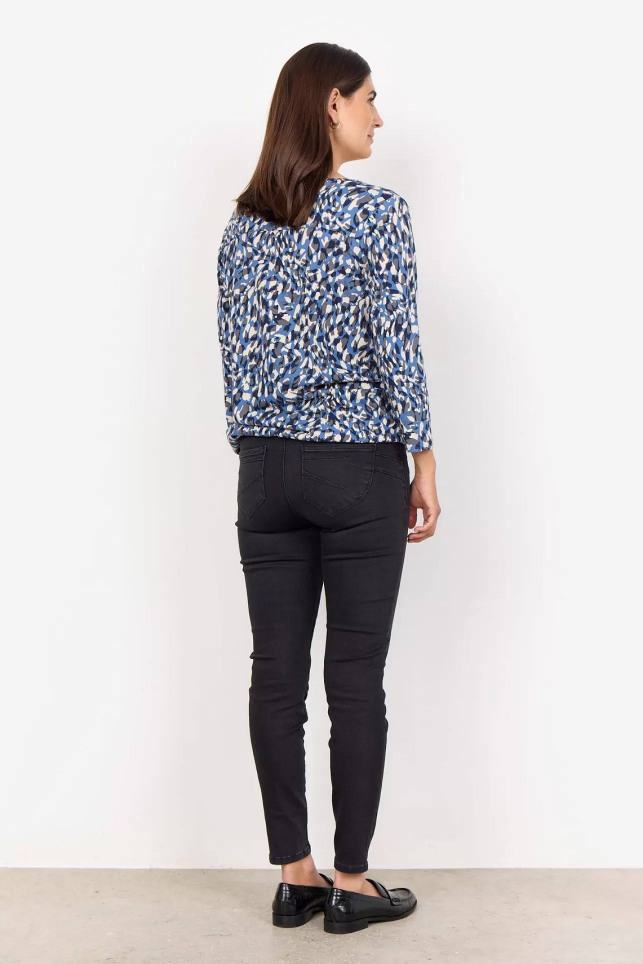 scfelicity_aop_474_tshirt_mrkbl_3-2.webp Soyaconcept SC-FELICITY AOP 474 T-shirt