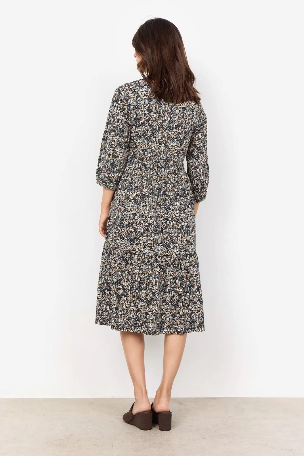 scfelicity_aop_479_klnning_svart_3-1.webp Soyaconcept SC-FELICITY AOP 479 Klänning