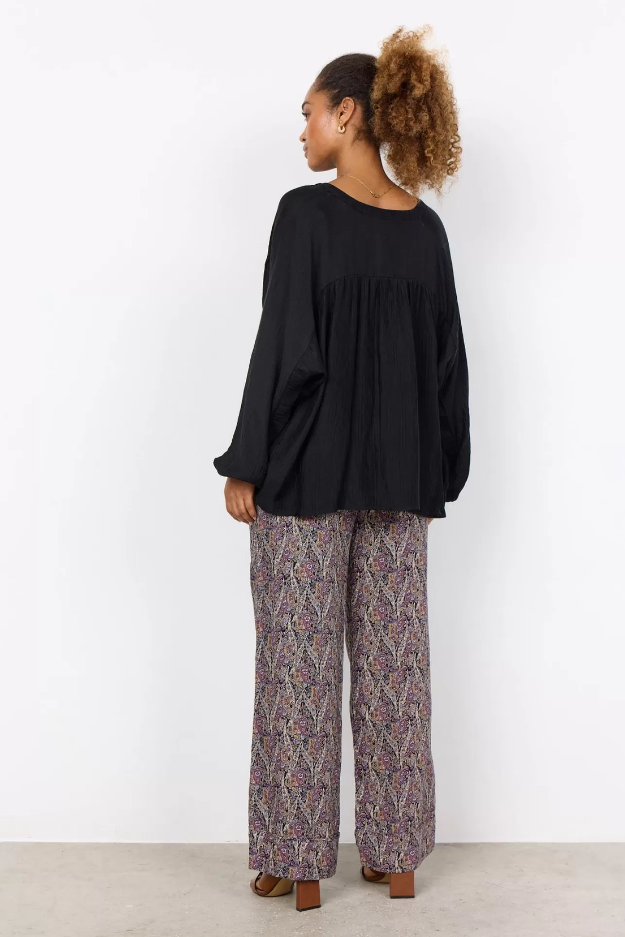 sciben_1_blus_svart_3-2.webp Soyaconcept SC-IBEN 1 Blus