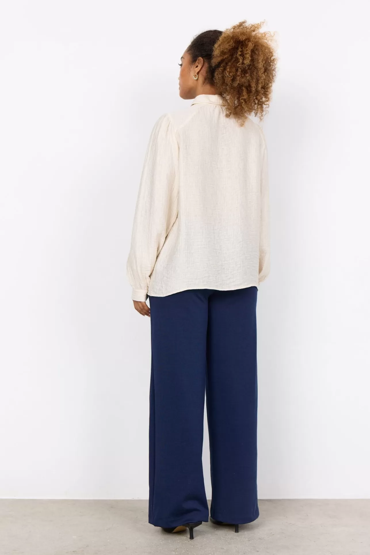 sciben_2_skjorta_cream_3-2.webp Soyaconcept SC-IBEN 2 Skjorta