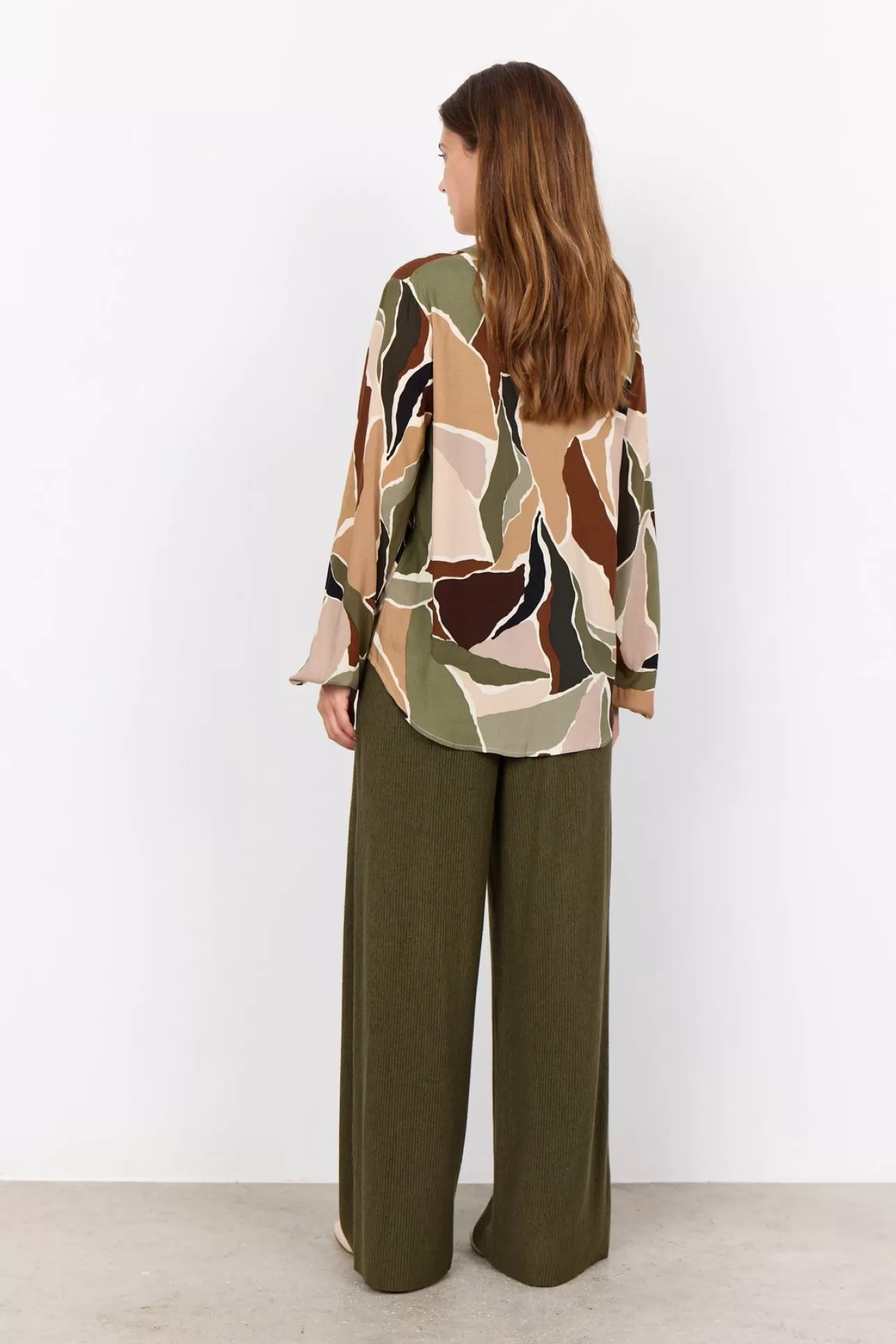 scilana_1_blus_oliv_3-2.webp Soyaconcept SC-ILANA 1 Blus