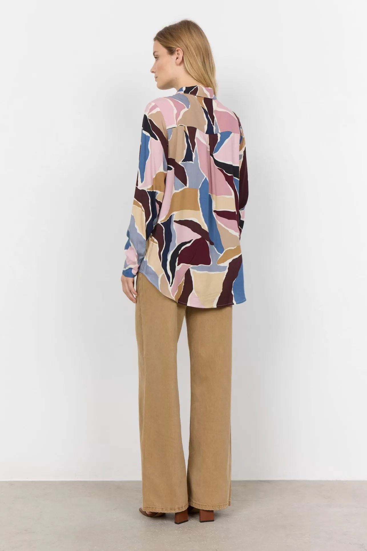 scilana_2_skjorta_bordeaux_3-2.webp Soyaconcept SC-ILANA 2 Skjorta