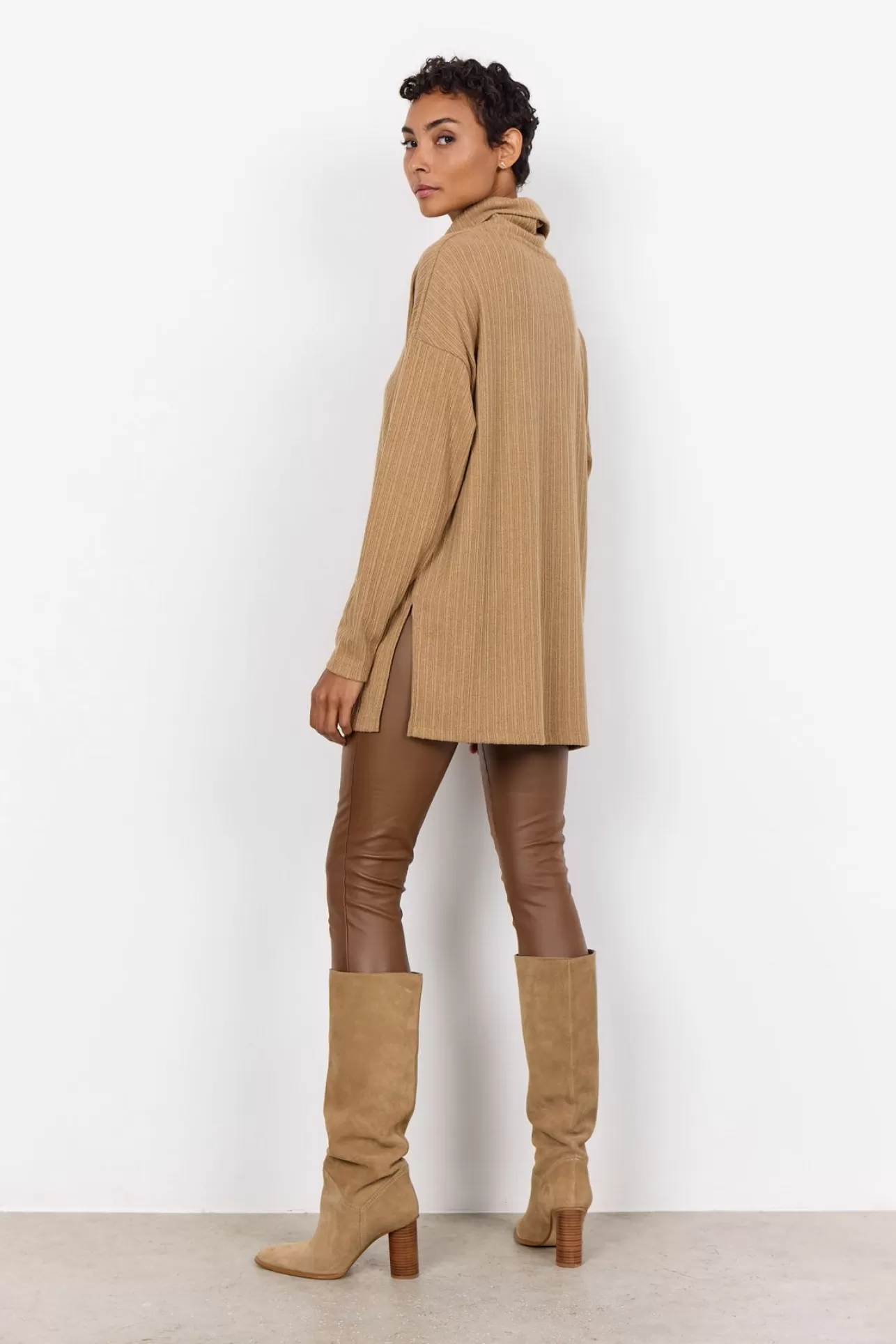 scisel_2_tunika_camel_3-2.webp Soyaconcept SC-ISEL 2 Tunika