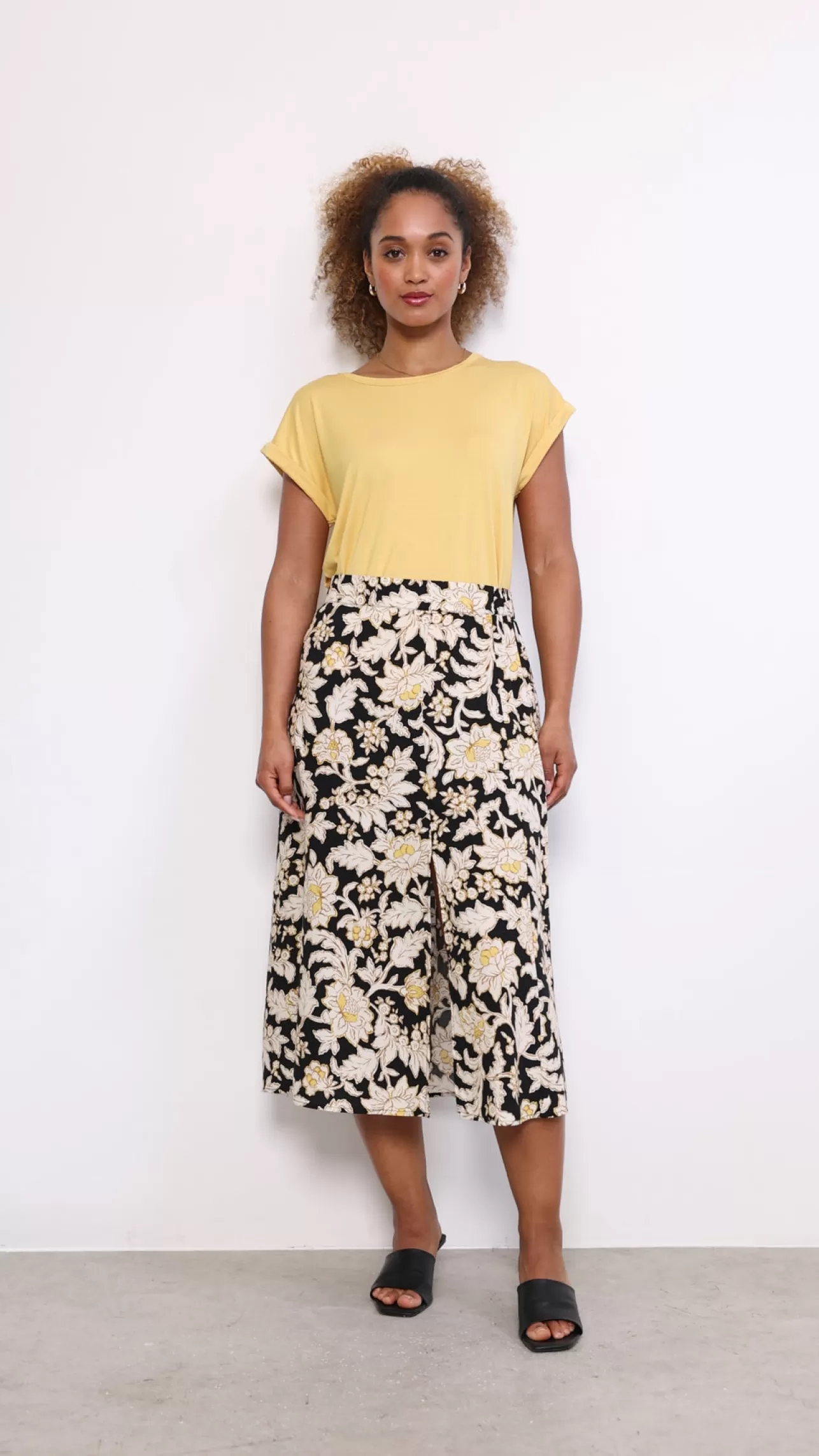 scmarica_56_tshirt_gul_5-1.webp Soyaconcept SC-MARICA 56 T-shirt