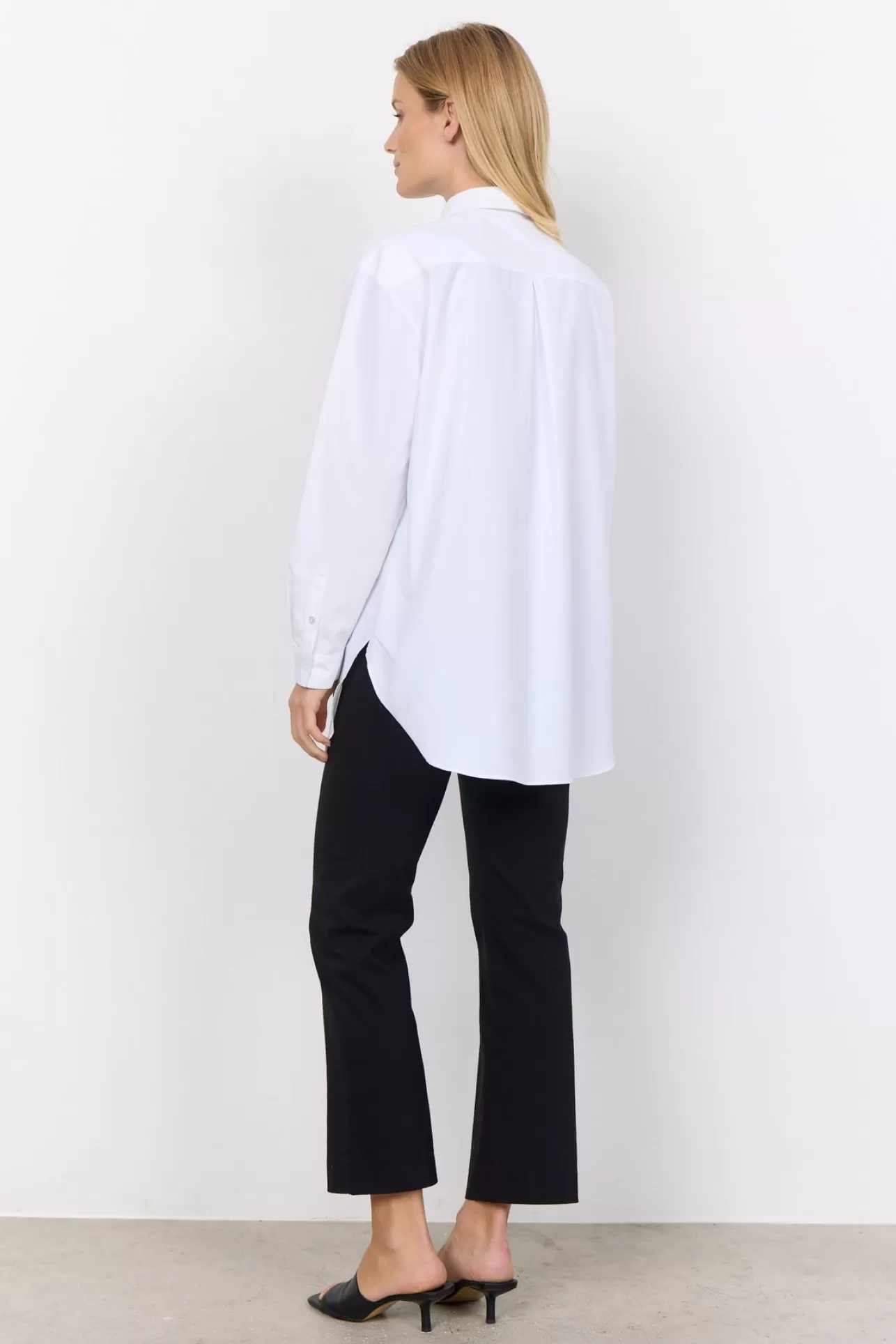 scnetti_52_skjorta_vit_3-2.webp Soyaconcept SC-NETTI 52 Skjorta