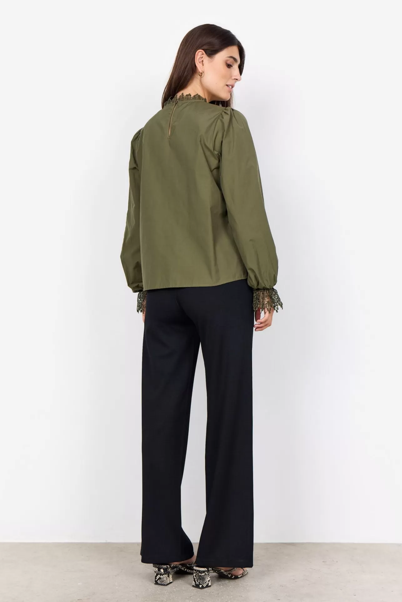 scnetti_82_blus_oliv_3-2.webp Soyaconcept SC-NETTI 82 Blus