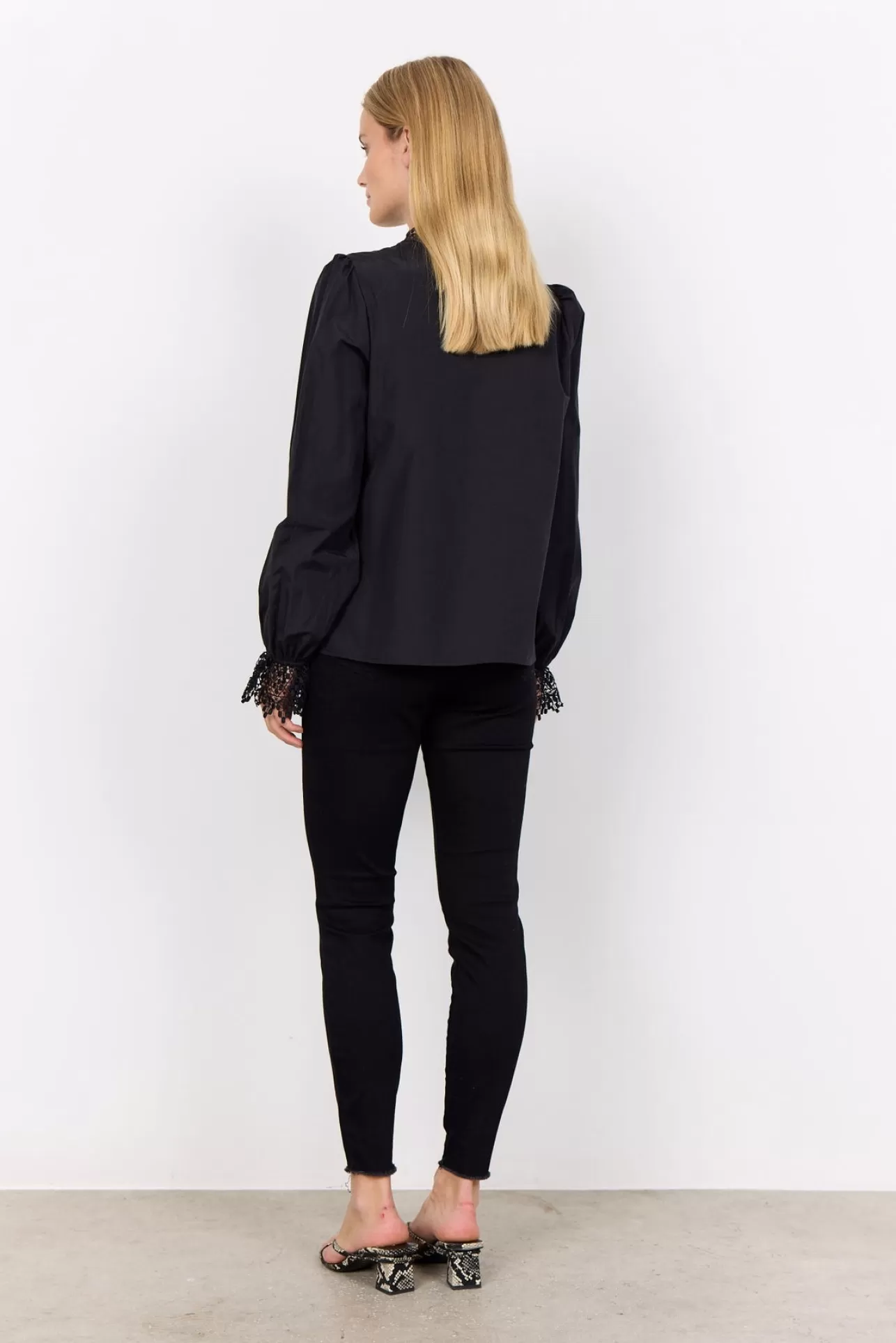 scnetti_82_blus_svart_3-2.webp Soyaconcept SC-NETTI 82 Blus