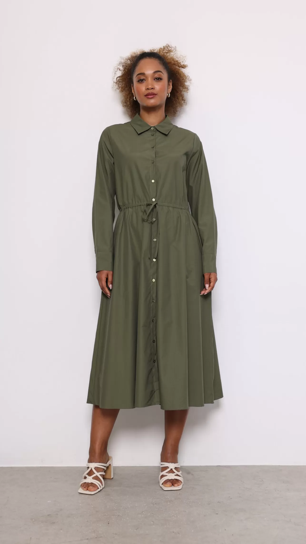 scnetti_85_klnning_oliv_5-1.webp Soyaconcept SC-NETTI 85 Klänning