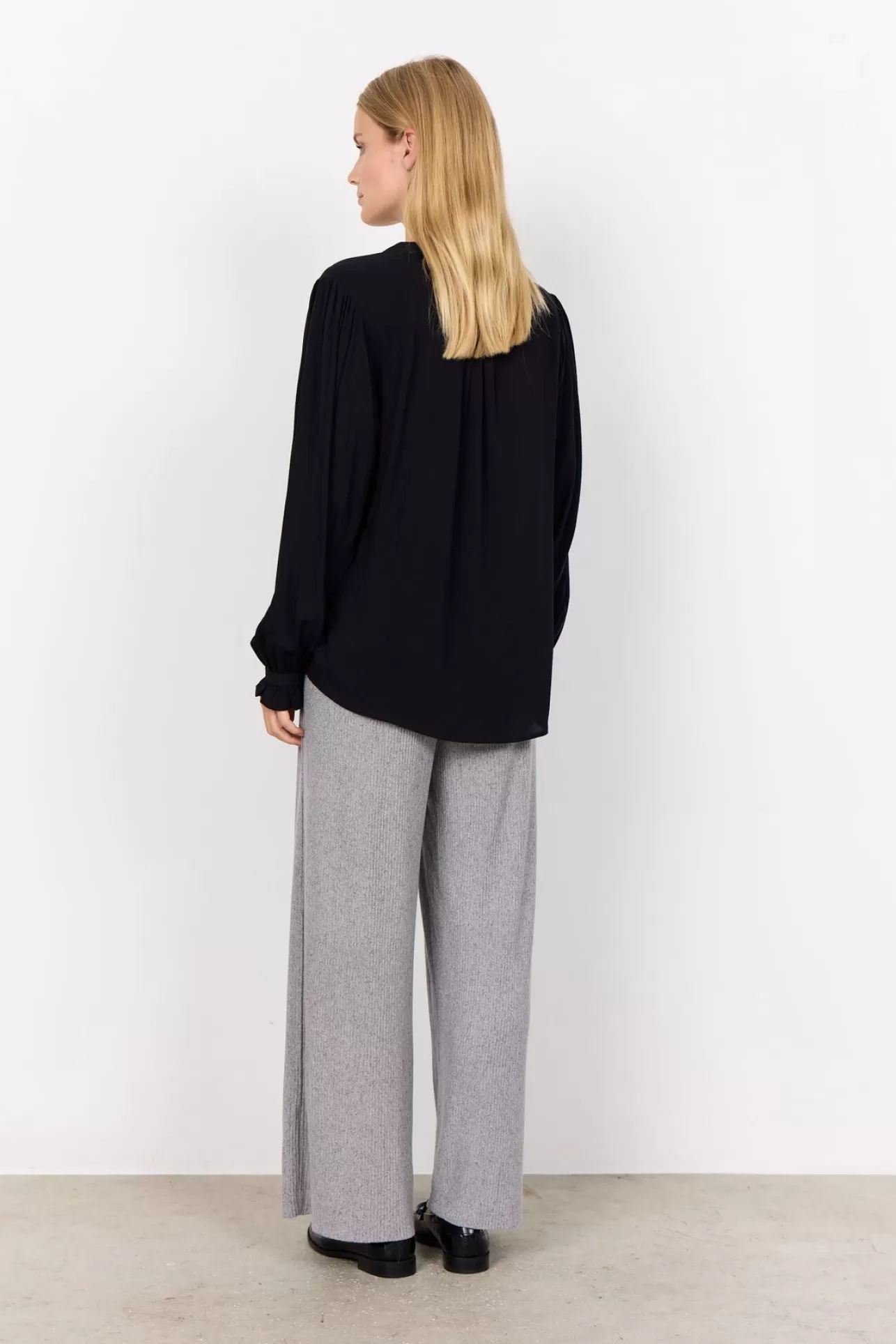 scradia_199_blus_svart_3-2.webp Soyaconcept SC-RADIA 199 Blus