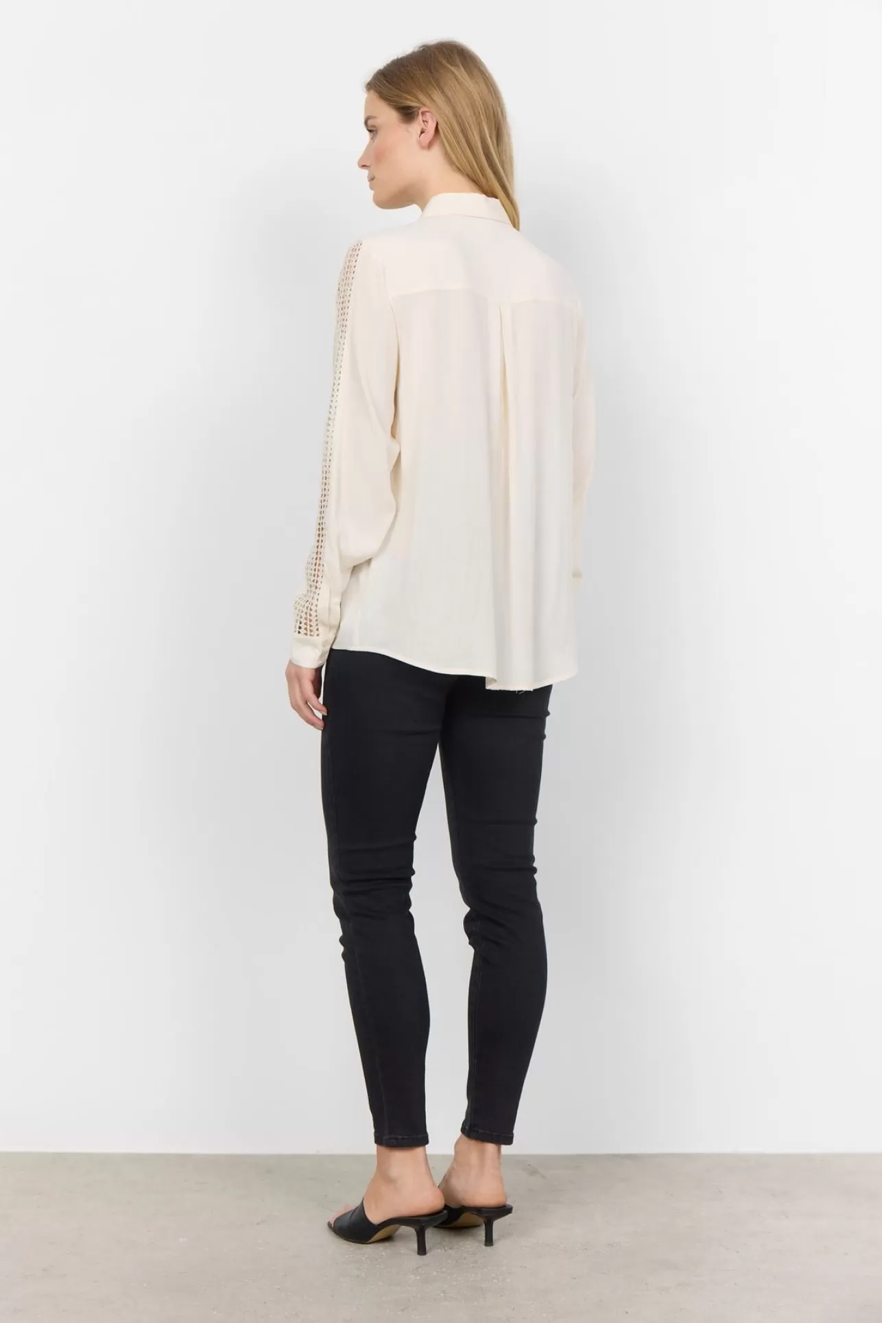 scradia_201_skjorta_cream_3-2.webp Soyaconcept SC-RADIA 201 Skjorta