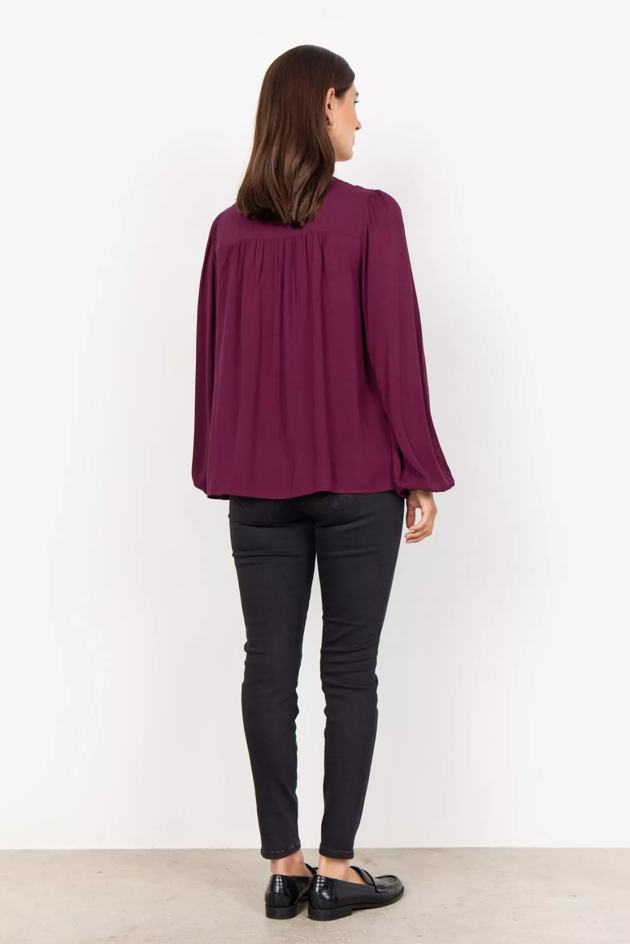 scradia_202_skjorta_bordeaux_3-2.webp Soyaconcept SC-RADIA 202 Skjorta