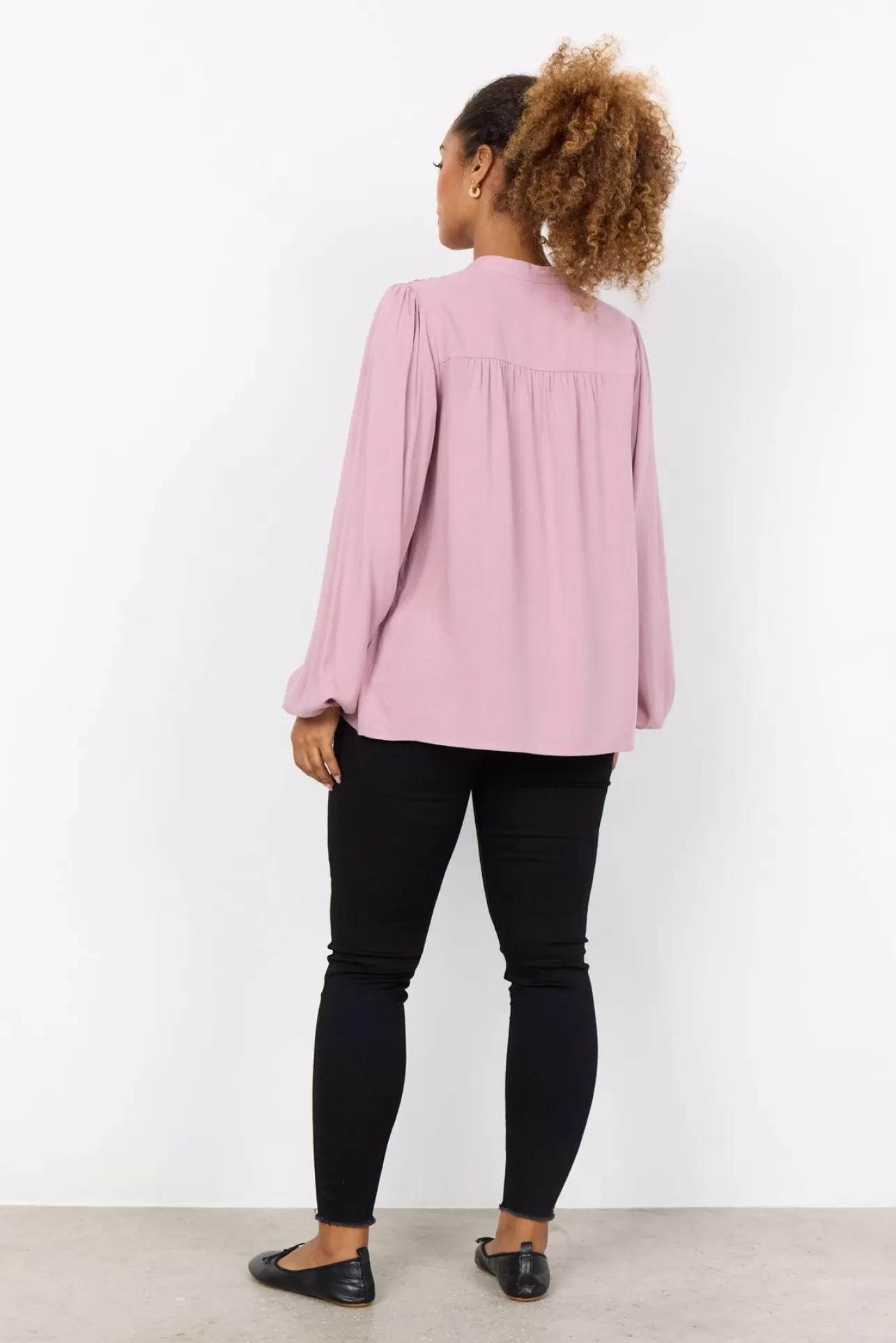 scradia_202_skjorta_rosa_3-2.webp Soyaconcept SC-RADIA 202 Skjorta