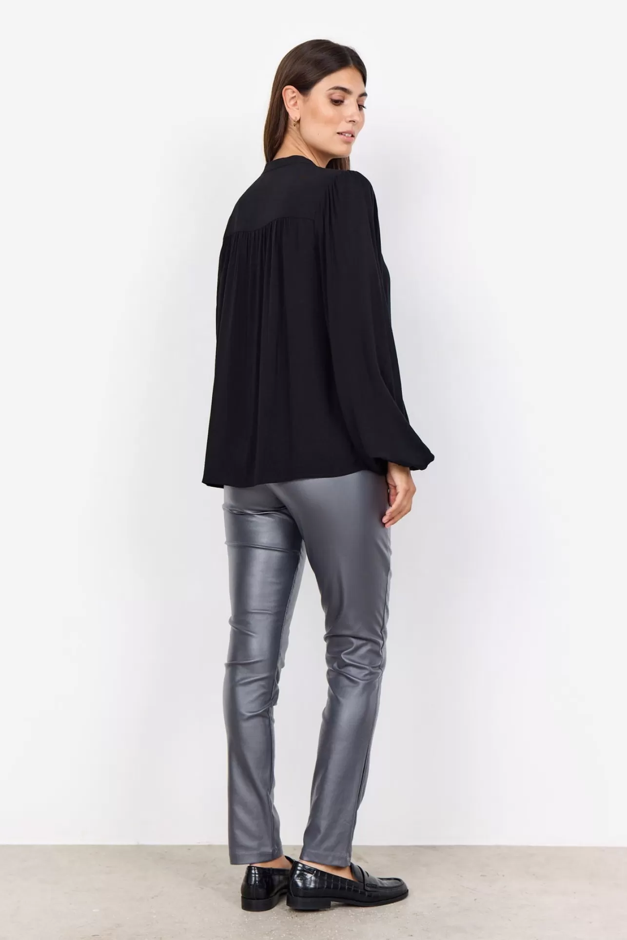 scradia_202_skjorta_svart_3-2.webp Soyaconcept SC-RADIA 202 Skjorta